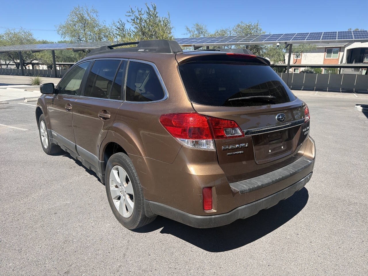 Used 2011 Subaru Outback 2.5i Premium AWD/4WD image 6