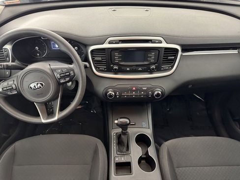 Used 2018 Kia Sorento LX image 22