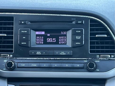 Used 2017 Hyundai Elantra SE FWD image 16