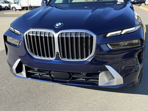 Used 2024 BMW X7 xDrive40i w/ Premium Package image 11