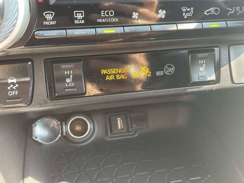 Used 2021 Toyota RAV4 XLE w/ XLE Grade Weather Package AWD/4WD image 37