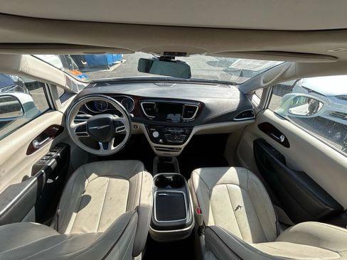 Used 2019 Chrysler Pacifica Limited image 15