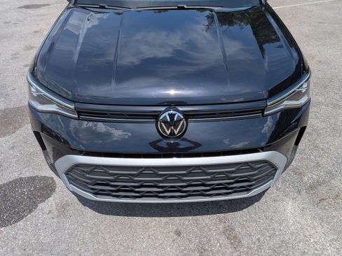 Used 2025 Volkswagen Taos SE w/ Black Wheel Package FWD image 12