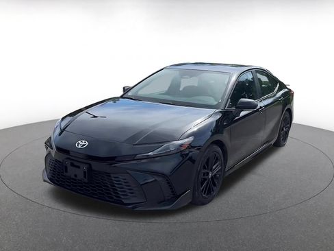 Used 2025 Toyota Camry SE FWD image 4