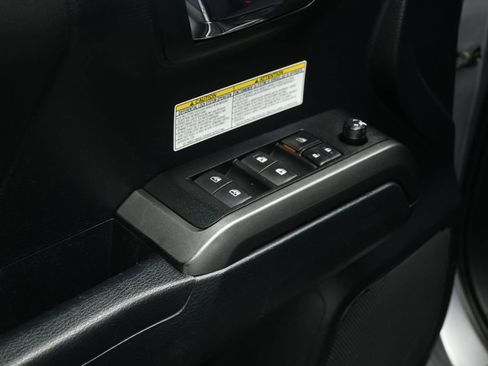 Used 2019 Toyota Tacoma TRD Off-Road w/ Technology Package AWD/4WD image 10