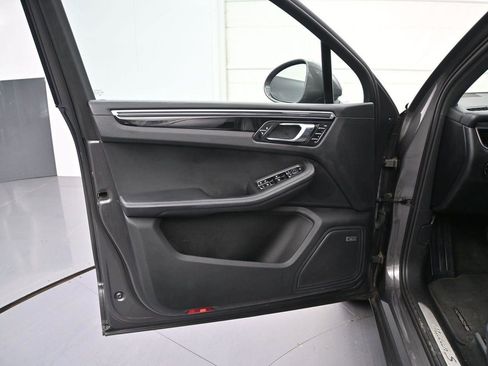 Used 2015 Porsche Macan S AWD/4WD image 9