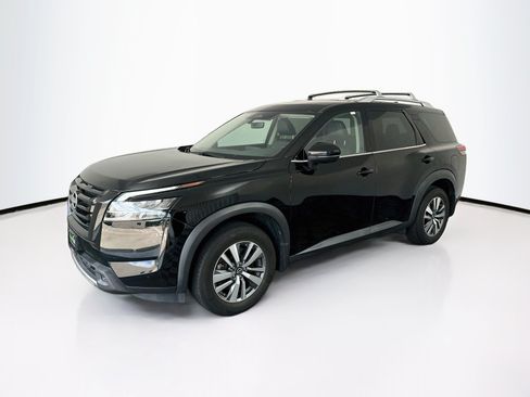 Used 2023 Nissan Pathfinder SL w/ Black Appearance Package FWD image 3