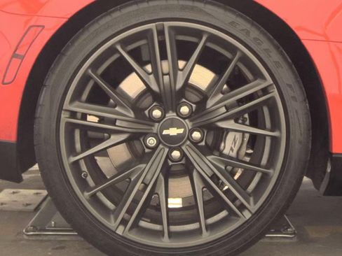 Used 2018 Chevrolet Camaro ZL1 RWD image 11