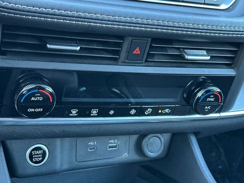 Used 2023 Nissan Rogue SV image 23