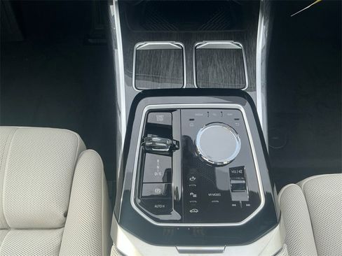 New 2026 BMW 750e xDrive image 11