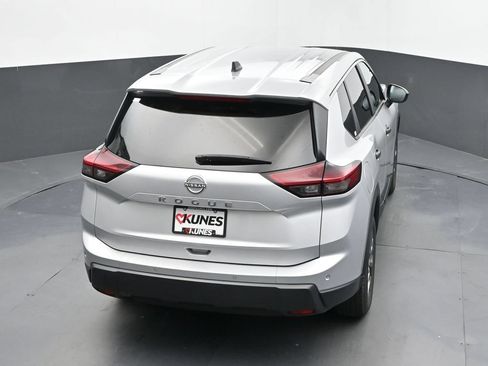Used 2024 Nissan Rogue S FWD image 33