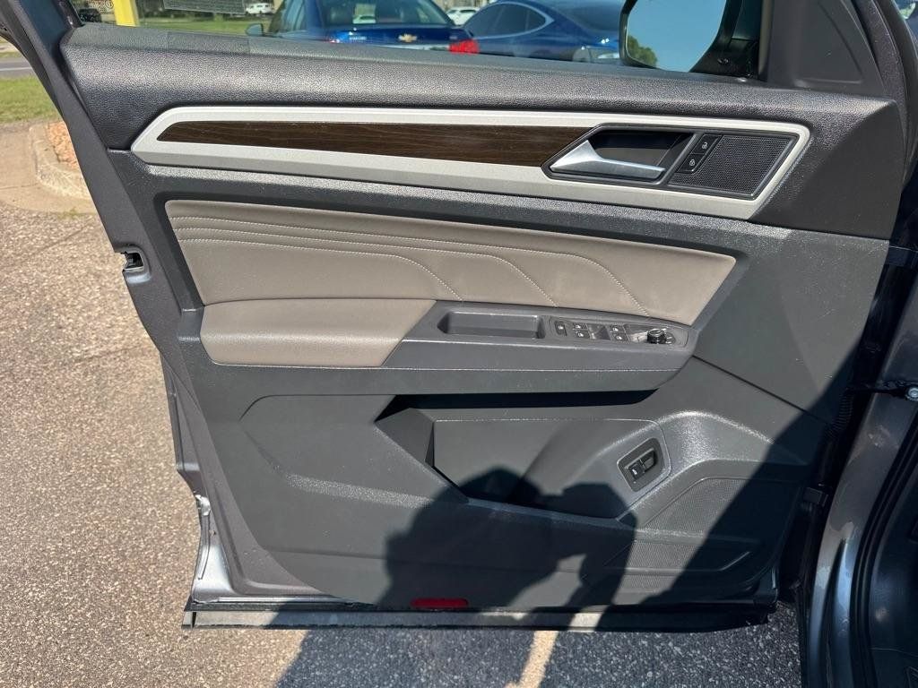 Used 2021 Volkswagen Atlas SE w/ Panoramic Sunroof Package AWD/4WD image 16