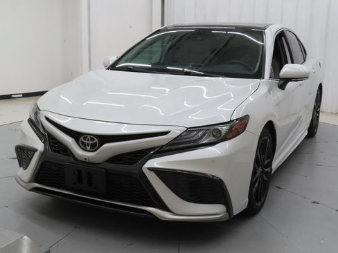 Used 2024 Toyota Camry XSE FWD image 7