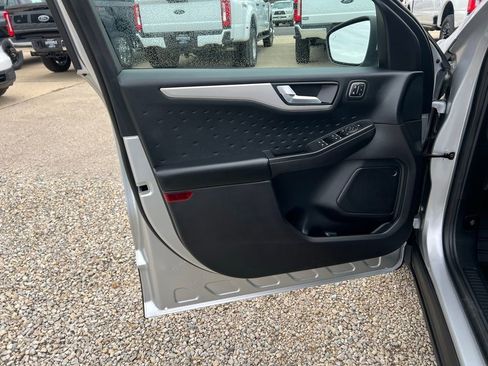 Used 2020 Ford Escape SEL image 11