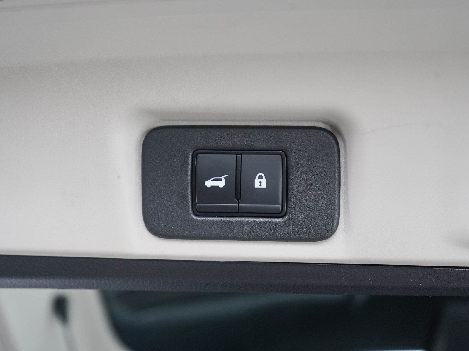 Used 2023 Nissan Ariya AWD image 18