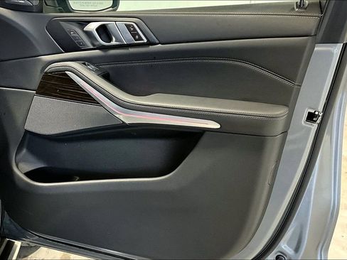Certified 2024 BMW X7 xDrive40i w/ Premium Package image 23