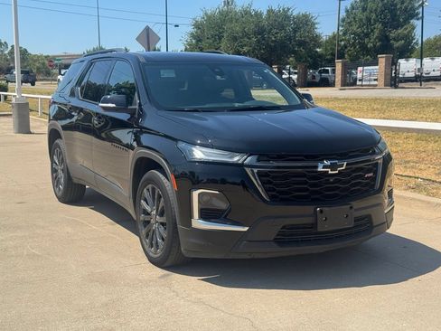 Used 2023 Chevrolet Traverse RS FWD image 1