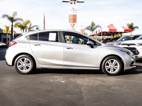 Used 2017 Chevrolet Cruze LT image 13