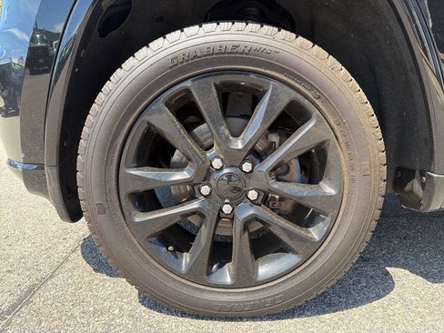 Used 2018 Jeep Grand Cherokee Altitude AWD/4WD image 4