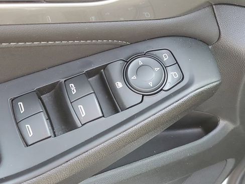 Certified 2023 Chevrolet Traverse LT FWD image 17