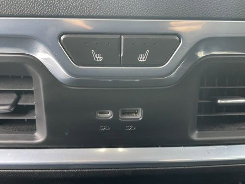 Certified 2022 GMC Sierra 1500 SLT w/ SLT Convenience Package image 23