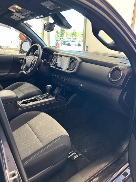 Certified 2020 Toyota Tacoma TRD Off-Road AWD/4WD image 14