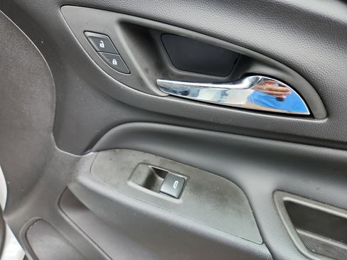 Used 2024 Chevrolet Equinox LT image 47