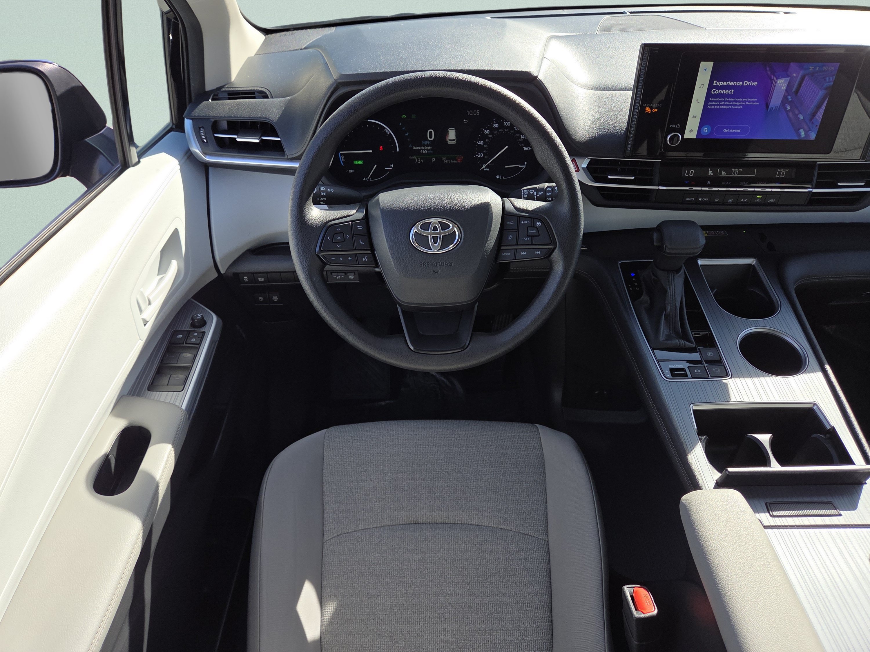 Used 2025 Toyota Sienna LE FWD image 4