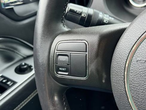 Used 2014 Jeep Compass Latitude AWD/4WD image 9