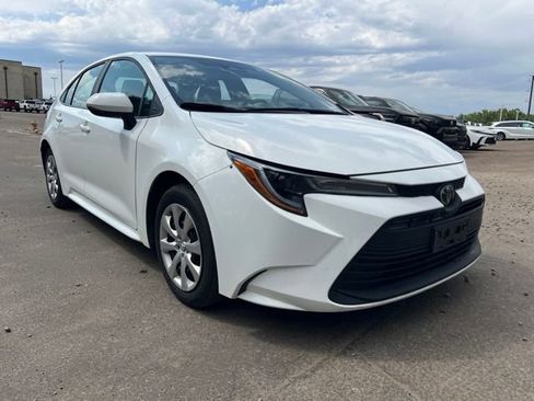 Used 2025 Toyota Corolla LE FWD image 8