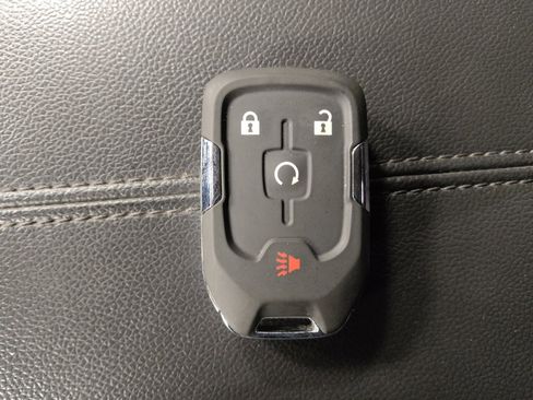 Used 2024 GMC Terrain SLE image 32