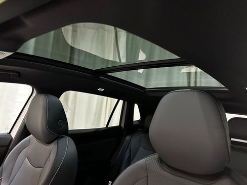 Certified 2025 Volkswagen Tiguan SE R-Line image 25