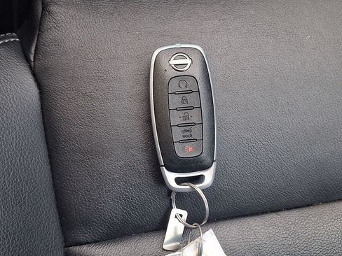 Used 2024 Nissan Rogue SL w/ SL Premium Package FWD image 29