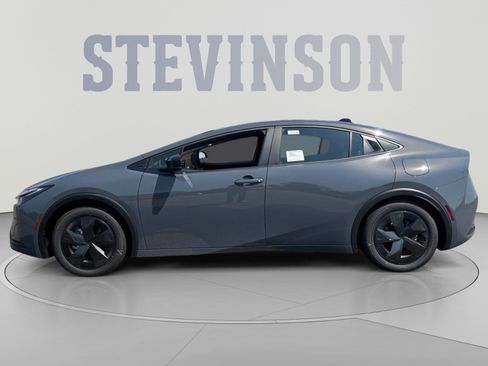New 2026 Toyota Prius Plug-In Hybrid FWD image 2
