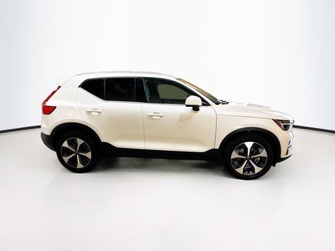 Used 2025 Volvo XC40 B5 Core image 10