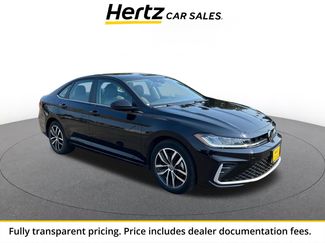 Used 2025 Volkswagen Jetta SE FWD video 1