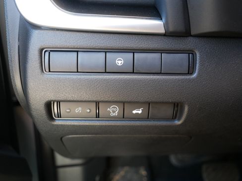 Used 2025 Nissan Rogue SV AWD/4WD image 26