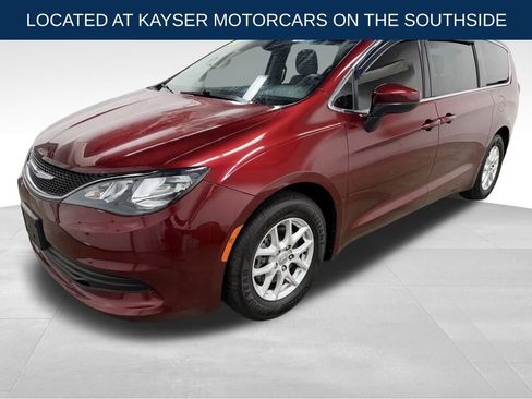 Used 2017 Chrysler Pacifica Touring image 1
