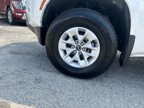 Used 2024 Nissan Frontier SV image 23