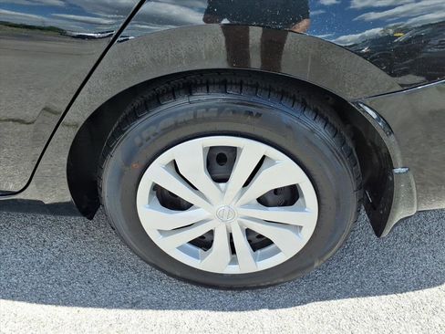 Used 2021 Nissan Versa S FWD image 4