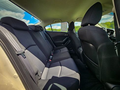Used 2014 MAZDA MAZDA3 i SV FWD image 24