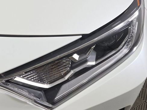 Used 2020 Toyota RAV4 Limited image 13