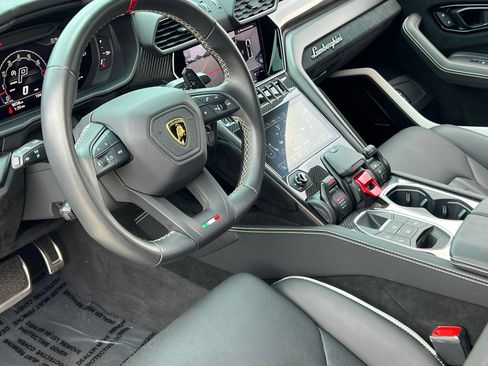 Used 2023 Lamborghini Urus Performante AWD/4WD image 18