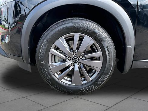 Certified 2024 Nissan Pathfinder SV FWD image 10