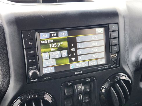 Used 2017 Jeep Wrangler Unlimited Sahara AWD/4WD image 38