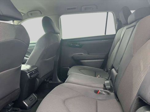 Certified 2024 Toyota Highlander LE AWD/4WD image 12