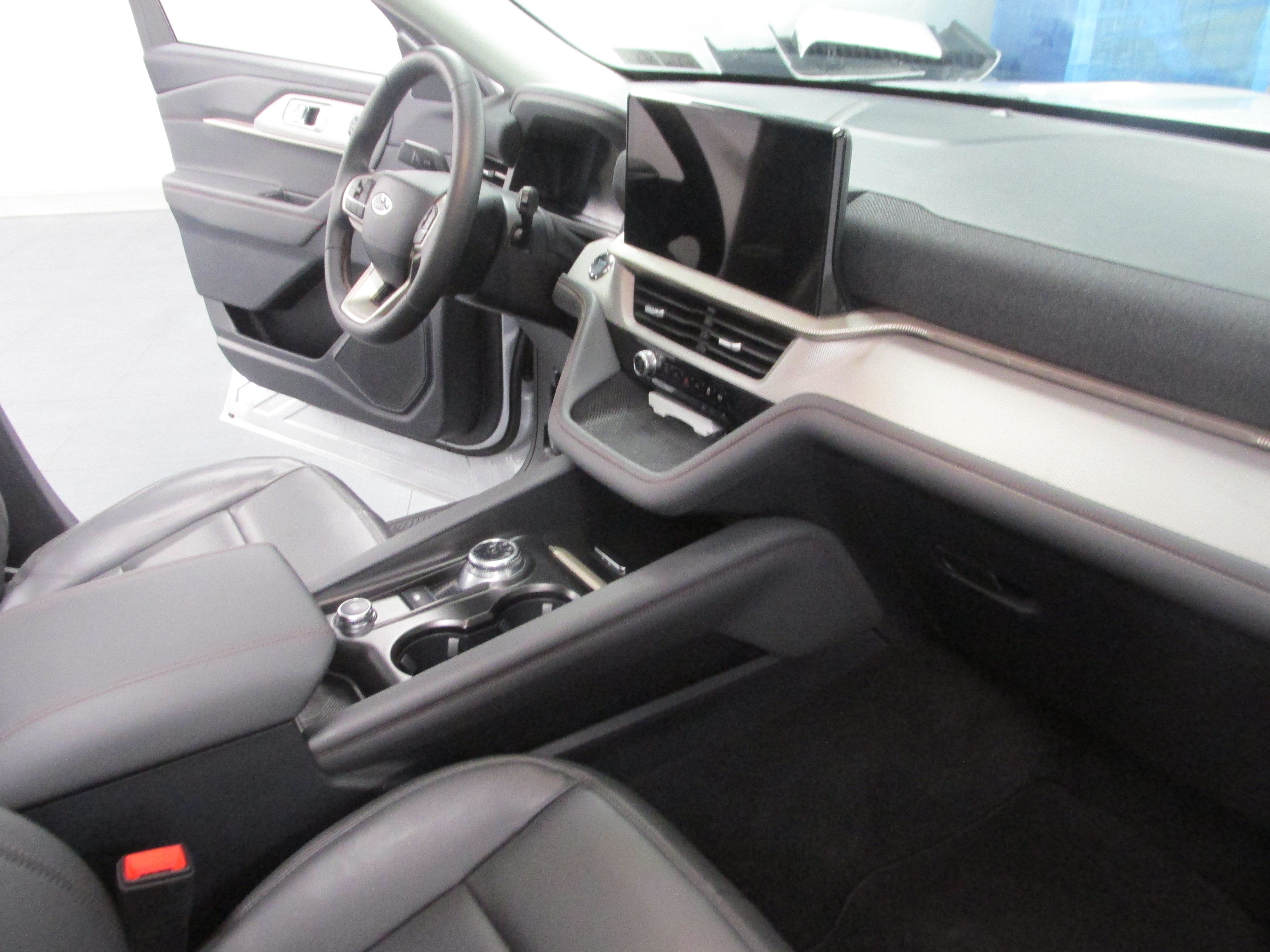 Used 2025 Ford Explorer Active w/ Active Comfort Package AWD/4WD image 27