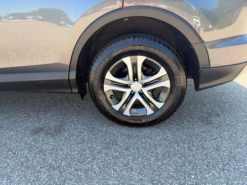 Used 2018 Toyota RAV4 LE FWD image 18