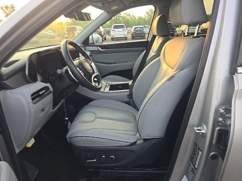Used 2025 Hyundai Palisade SEL FWD image 12