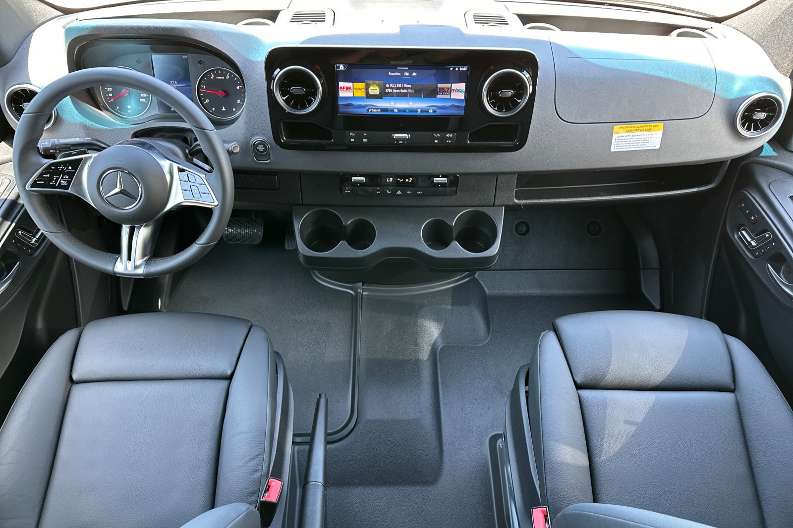 Used 2025 Mercedes-Benz Sprinter 2500 image 3